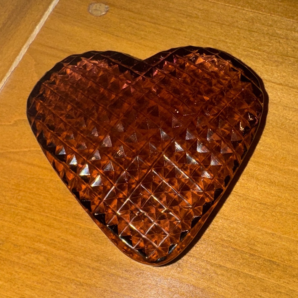 Robert Held Heart-Shaped Glass paperweight purple lattice diamonds 4”